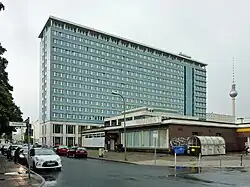 Rückseite, von der Berolinastraße aus gesehen