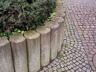 Betonpalisade mit Hohlkehle