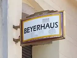 Schild am Leipziger Beyerhaus