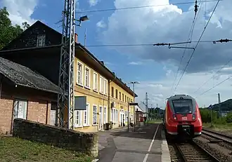 Empfangsgebäude, Bahnsteig und Gleise, 2014