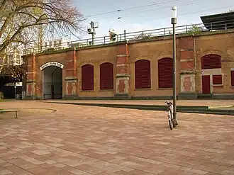 Bahnhofsvorplatz und Fassade nach der Renovierung