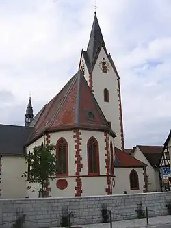 Stadtkirche Babenhausen vom Marktplatz und rechts Ostansicht, Chor