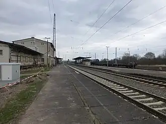 Bahnhof von der Gleisseite im Jahr 2017