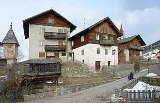 Bildstock und Gebäude in Albions