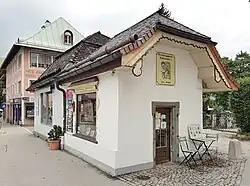 Seit einiger Zeit erneut Ausstellungs- und Verkaufsraum der Holzschnitte von Fritz Richter in Berchtesgaden (2021).[1]