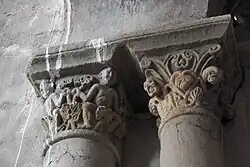 Kapitelle im Chorumgang