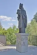 Hl. Lantpert auf der Korbinianbrücke in Freising-Lerchenfeld, Bronzestatue von Wilhelm Breitsameter 1998