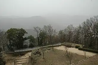 Befestigungen unterhalb der Burg