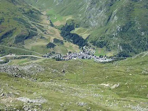 Blick hinunter nach Bivio.