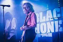 Sängerin Izzy Phillips (2017)