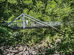 Fussgängersteg über die Kander beim Blausee