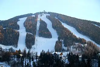 Hirschenkogel von Nordnordwesten (Hochstraße in Semmering)