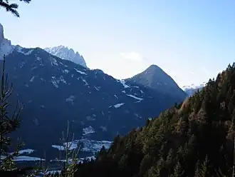 Blick auf Rauchkofel (rechts) und Spitzkofel (Mitte) aus östlicher Richtung