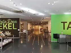 Auf dem Bild ist der Eingangsbereich des Disgusting Food Museum in Berlin zu sehen