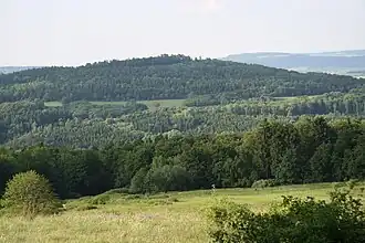 Blick vom "Heimatblick" bei Leubach nordwärts zum Streufelsberg