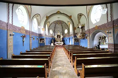 Blick vom Eingang zum Leonhardaltar