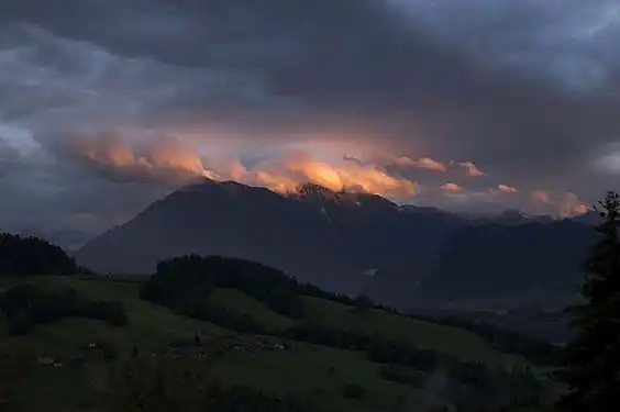 Blick von Goldiwil auf den Niesen