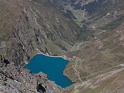 Blick von der Saumspitze auf den Stausee Kartell