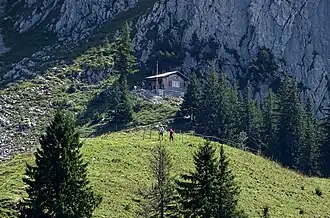 Blick zur Bockmattlihütte (1500&nbsp;m&nbsp;ü.&nbsp;M.) von der Schwarzenegghöchi (1379&nbsp;m&nbsp;ü.&nbsp;M.).