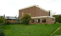 Kirchenschiff und Gemeindebüro