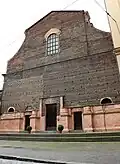 Santa Lucia, Bologna: Im Obergeschoss Wartesteine der unvollendeten Barock-Fassade