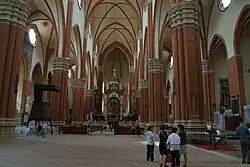 Fünfschiffiges Langhaus der Basilika San Petronio in Bologna