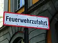 Schild Feuerwehrzufahrt nach DIN&nbsp;4066-2, ohne ausstellende Behörde und ohne Dienstsiegel