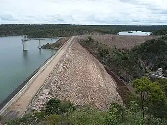 Boondooma-Staudamm vom Aussichtspunkt aus