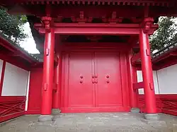 Japanisches Tor von außen