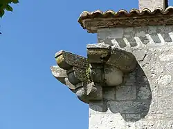 Kapitelle an den Ecken des Schlossgebäudes
