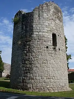 Der Donjon von Le Bourdeix