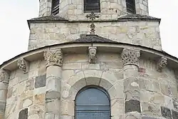 Kragsteine an der Apsis