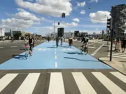 Diagonaler Radweg vom Yrsa-Platz auf die Brücke