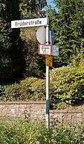 Der Name der Brüderstraße hat sich bis heute in der Straßenbezeichnung in Untereschbach erhalten.