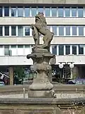 Löwe mit dem Stadtwappen (1729), Kopie am Brunnen auf dem I. Platz in Most