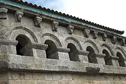 Kragsteine an der Fassade