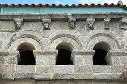 Kragsteine an der Fassade