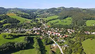 Ostansicht von Brand-Laaben; im Vordergrund Laaben und dahinter Brand