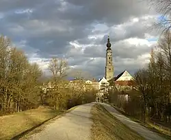 Braunau am Inn Pfarrkirche und Reste der alten Stadtbefestigung
