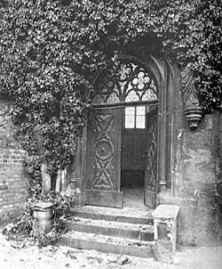 Das Portal (Foto um 1900), befindet sich heute in der Südwand des Predigerseminars, Alter Zeughof 1, wo es elf Jahre nach dem Abriss der Kapelle eingebaut wurde.