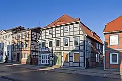 Nr. 37: Gebäude links