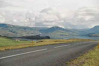 Brekkukambur li., Þyrill i.d. Mitte, ganz re. Hvalfell