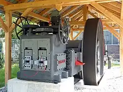 In Wackersdorf ausgestellte alte Brikettpresse