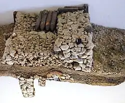 Palisade und Mauer auf dem Britzgyberg