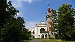Auferstehungskirche und Pfarrhaus in Velká Ves