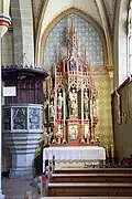 Rechter Seitenaltar und Kanzel
