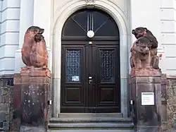 Figuren am ehemaligen Zoologischen Institut der Universität Leipzig