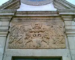 Wrisberg-Relief über der Kirchentür
