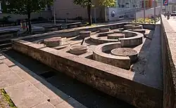 Brunnenanlage im Komplex der Volkshochschule Rudolfsheim-Fünfhaus, 1150 Wien, Fritz Tiefenthaler, 1976