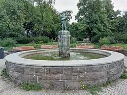 Knabe mit Fisch (1958) Berlin-Prenzlauer Berg